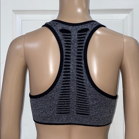 ❤️Cute Gray Sports Bra With Detail Racerback - Picture 2 of 5